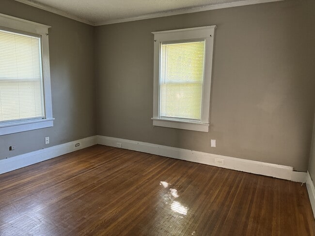 Building Photo - 72 Hollister St