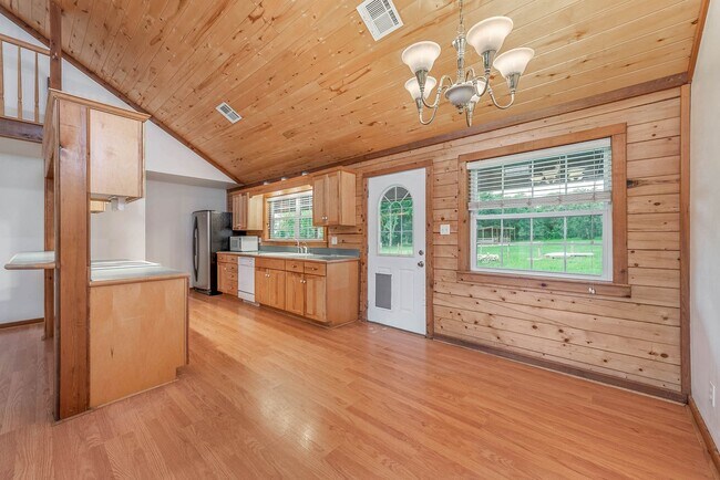 Building Photo - 10 acres with 3/2 cabin for rent in Navaso...