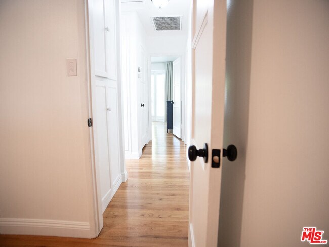 Building Photo - 6413 White Oak Ave