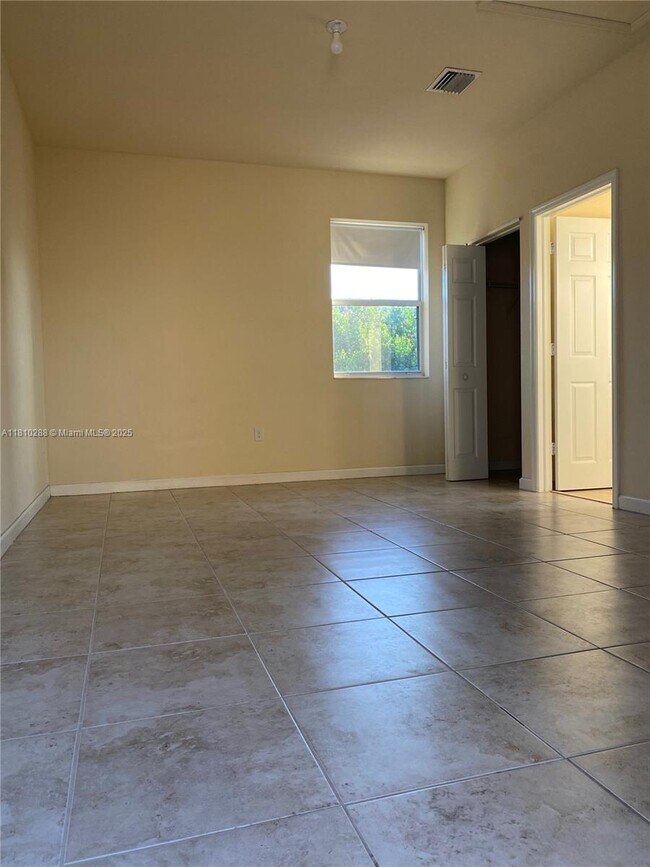 Building Photo - 9409 SW 171st Pl