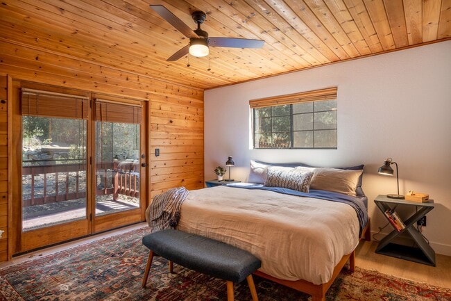 Building Photo - Charming 3 Bed Mountain Retreat | Wood Beams, Fireplace & Deck
