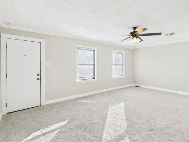 Building Photo - 1307 NW Maple Ave