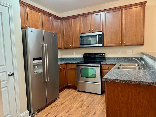 Building Photo - Better than New!