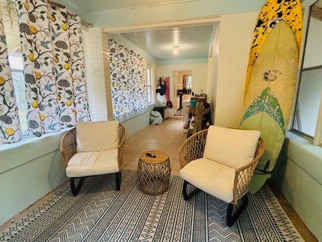 Building Photo - Charming Three Bedroom Two Bath Home on James Island, SC