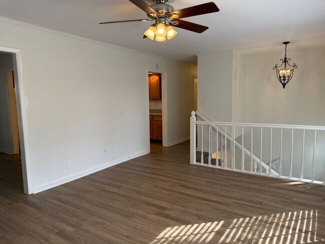 Building Photo - 11105 Lake Hills Dr