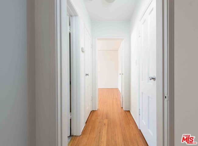 Building Photo - 413 1/2 N Gardner St