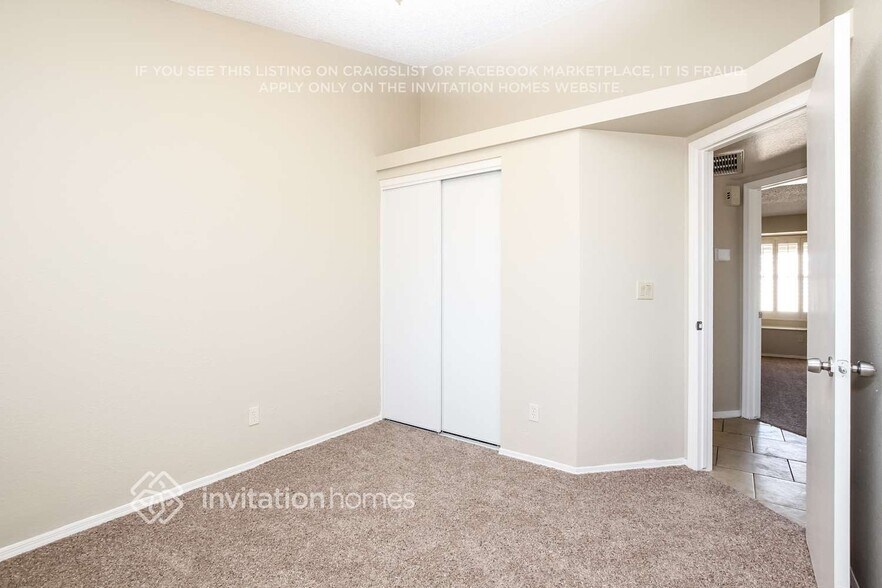 Building Photo - 5704 W Villa Theresa Dr