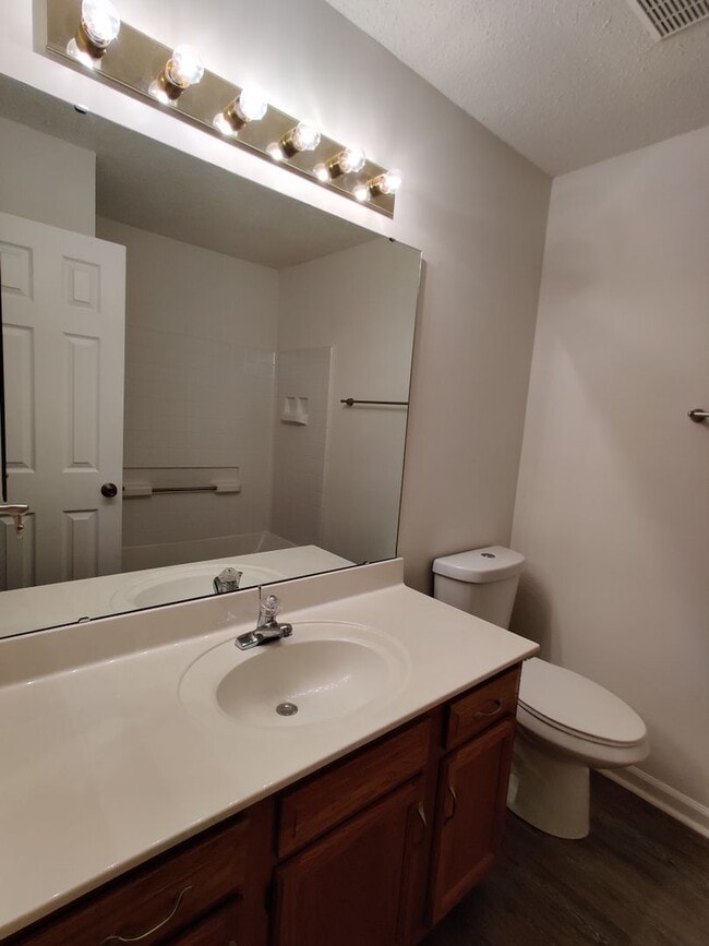 Building Photo - Townhome in Ballyntyne