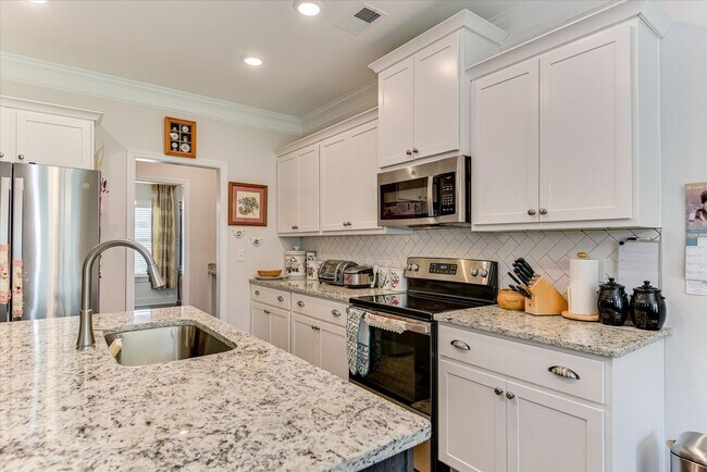 Building Photo - 6051 Big Pond Trl