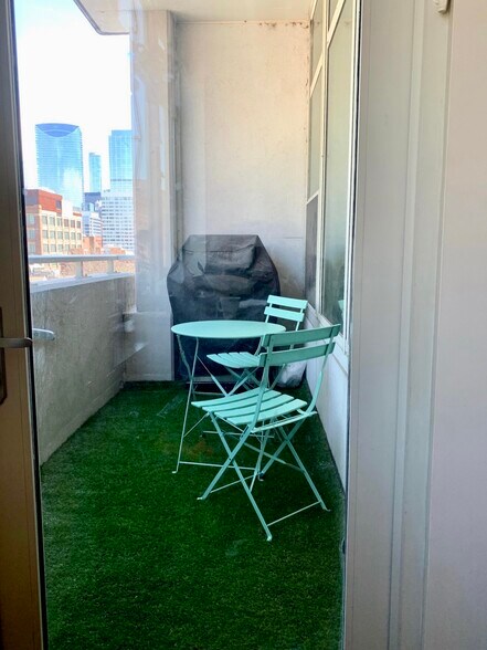 Building Photo - 909 W Washington Blvd