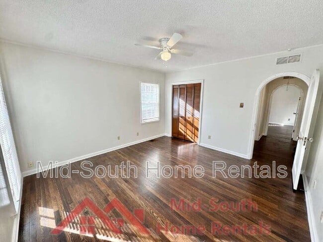 Building Photo - 135 S Greer St