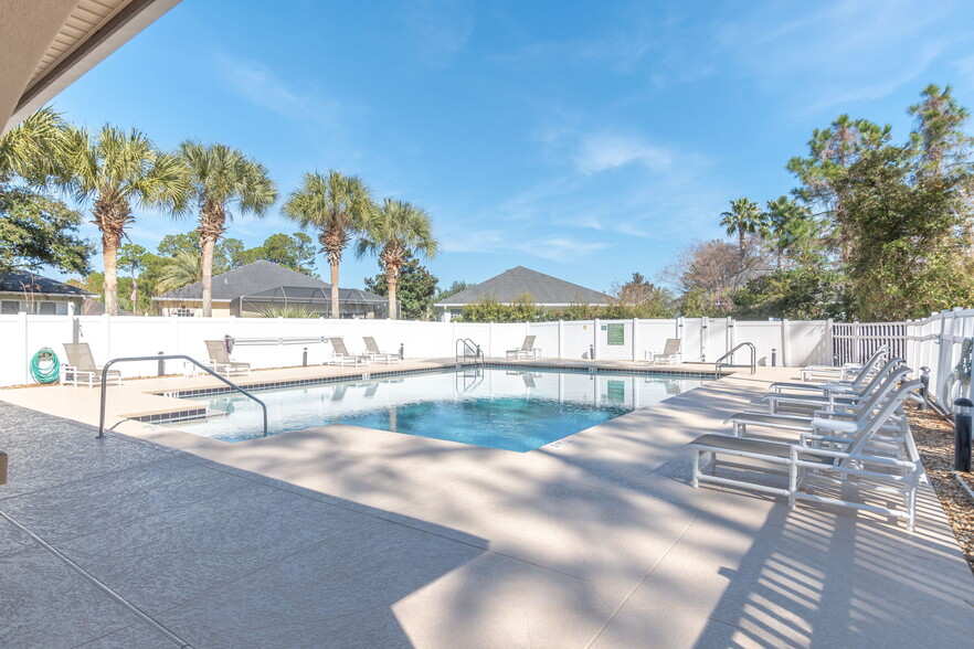 Beautiful pool - 800 Crestwood Dr