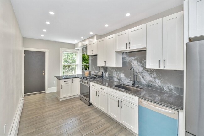 Primary Photo - 9A Ruthven St