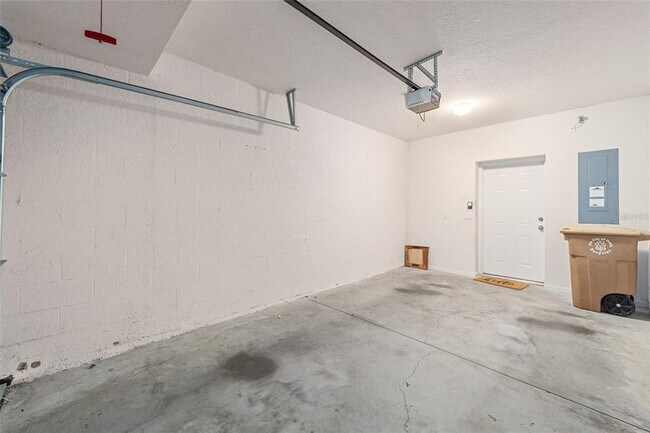 Building Photo - 4570 SW 52nd Cir