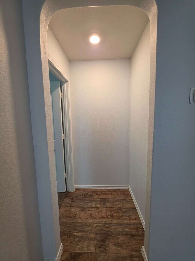 Building Photo - Ready Now – Freshly Painted & Move-In Ready!