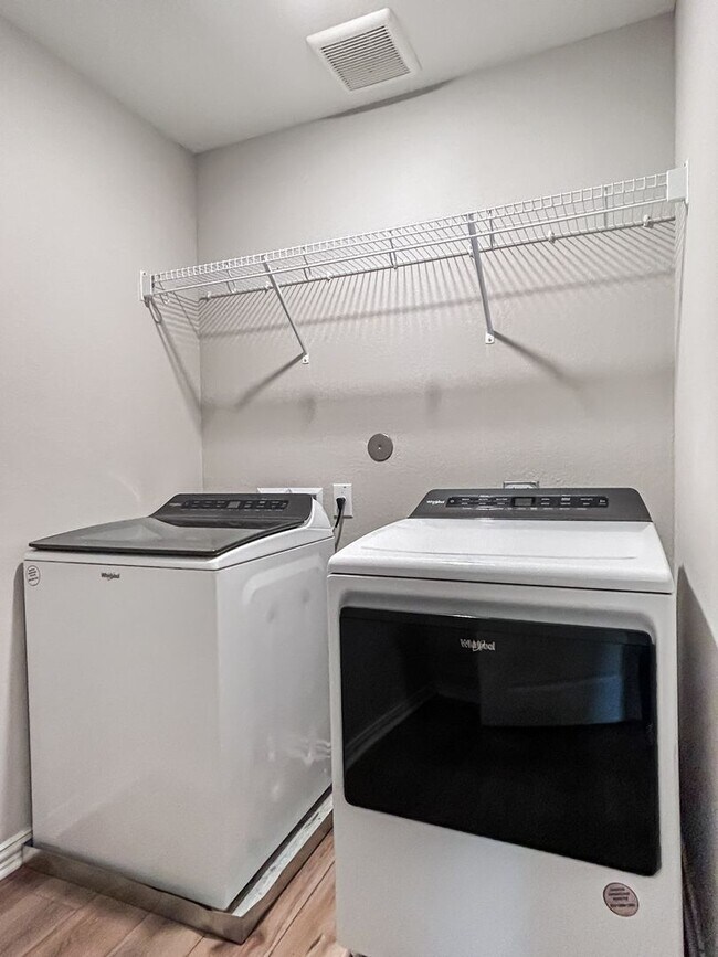 Building Photo - Beautifully Refreshed 3-Bedroom Home in Desirable Hightop Ridge