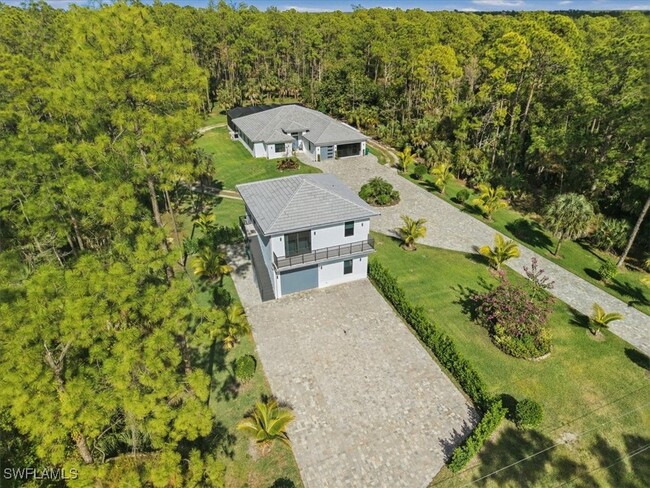 Building Photo - 3261 15th Ave SW