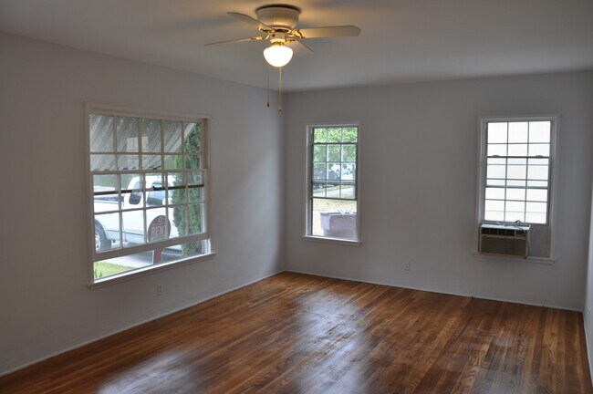 Building Photo - 520 Naranja Dr