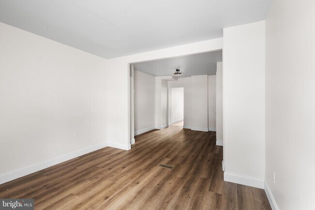 Building Photo - 322 S Poppleton St