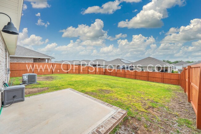 Building Photo - Crestview 4bed/2bath