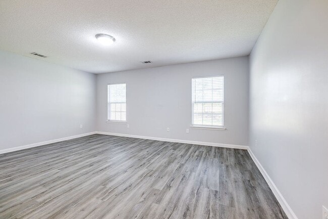 Building Photo - Spacious & Beautifully Maintained 5BR/3BA ...