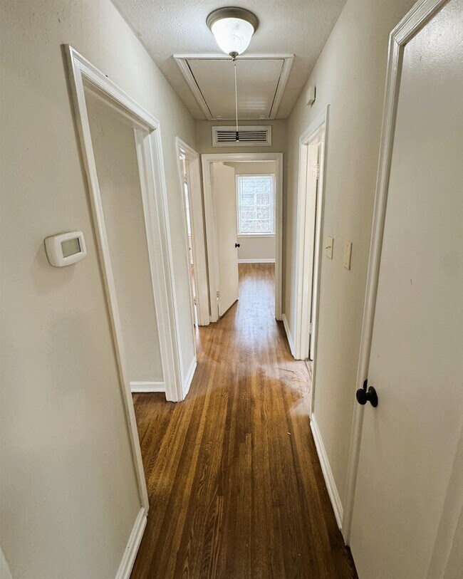 Building Photo - 1331 Colonial Rd