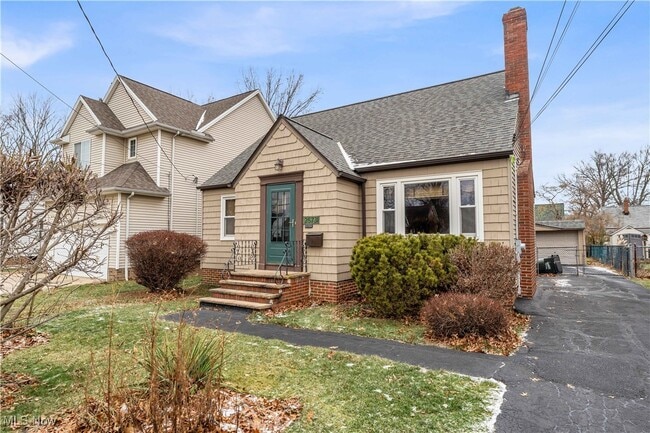 Building Photo - 25731 Farringdon Ave