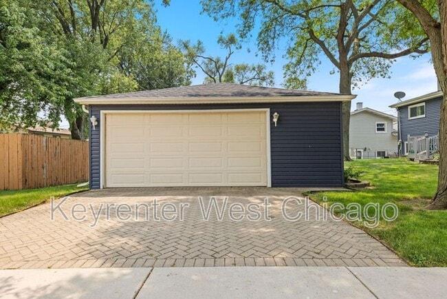 Building Photo - 1003 S Finley Rd