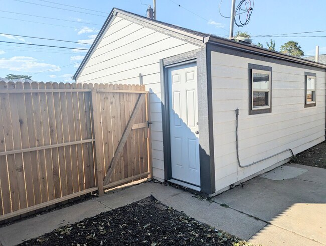 Building Photo - Beautiful Studio Near Downtown Denver – Mo...