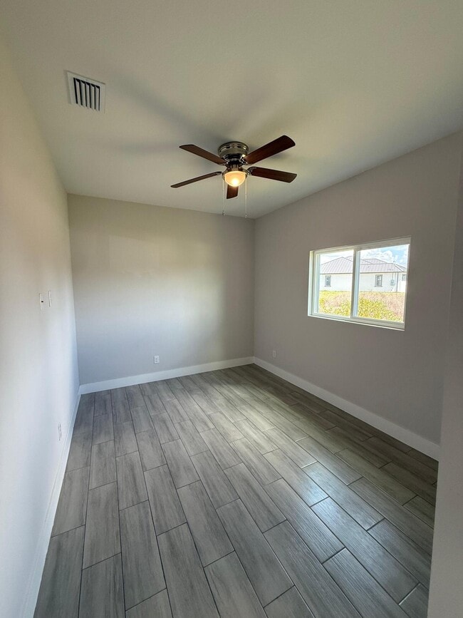 Building Photo - 4800 15th St SW