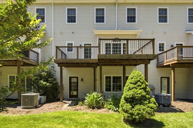 Building Photo - 2645 Blossom Trail E