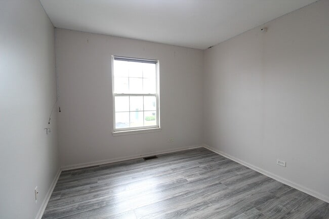 Building Photo - 2434 Dickens Dr