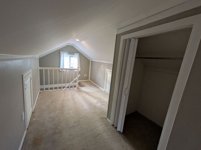 Building Photo - Charming Bungalow in Amazing Location