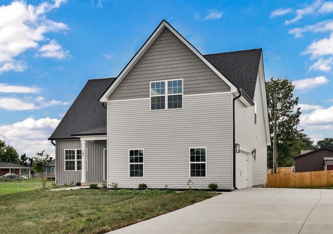 Building Photo - BRAND NEW Hidden Gem!