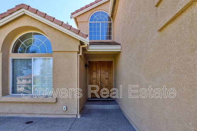 Building Photo - 2041 Crater Peak Way