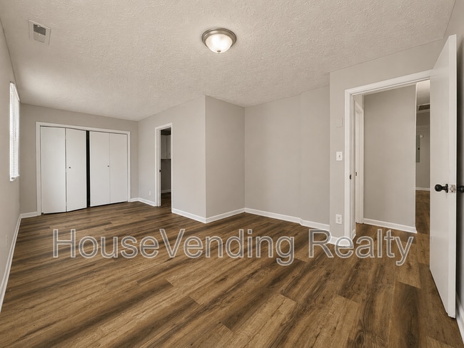 Building Photo - 2221 Compton Dr