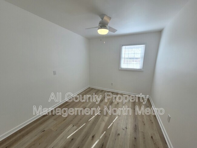 Building Photo - 180 Crestwood Ct