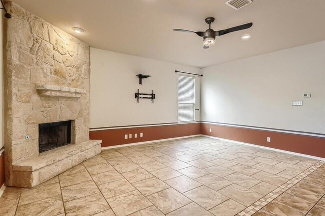 Building Photo - 8803 Redwood Bend