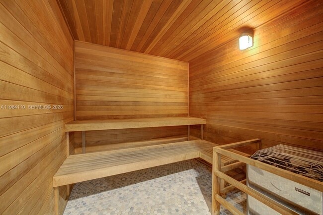 Building Photo - 10 SW South River Dr