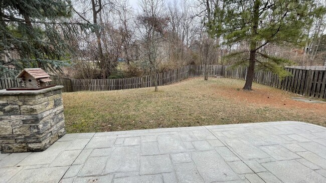 Building Photo - 5-Bedroom Colonial in Lake Ridge