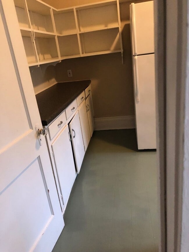 Building Photo - University Gardens 1BR/1BA unit in Triplex