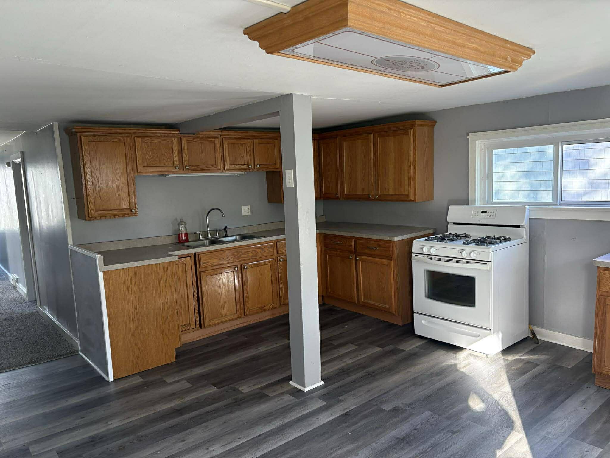 Building Photo - 10 Frazee St