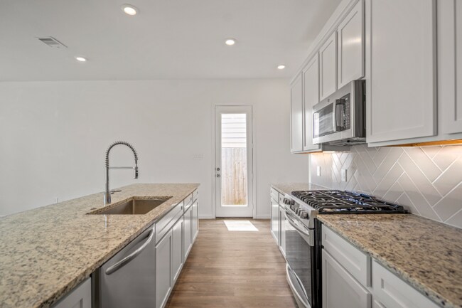 Building Photo - 613 Royal Arch Dr