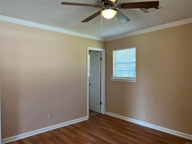 Building Photo - 4230 Fairwood Dr
