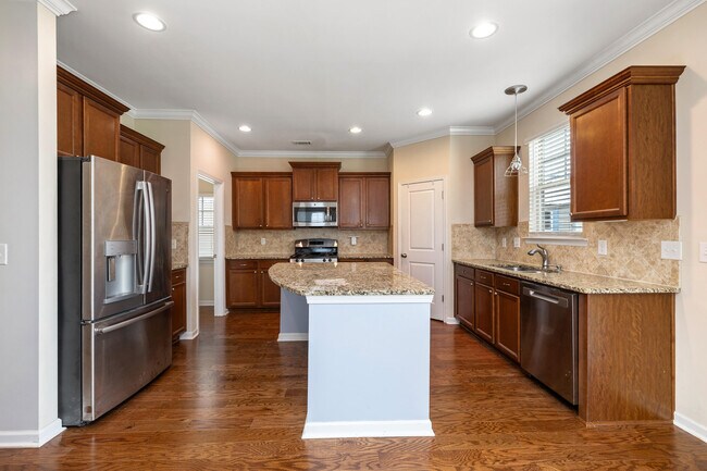 Building Photo - 865 Cormier Dr