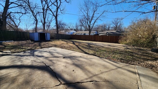 Building Photo - Updated 3BR SW Rancher with oversized garage priced right!