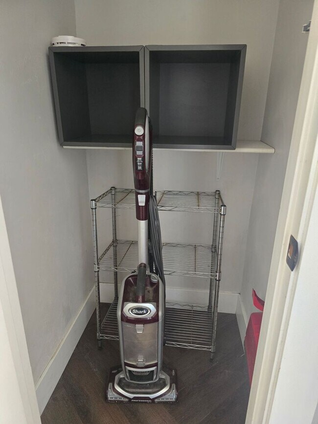 Building Photo - 715 S Laguna Ave