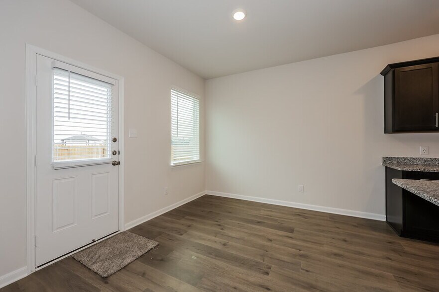 Building Photo - 1208 Kings Pl