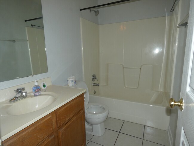 Building Photo - 275 Hazel Ct