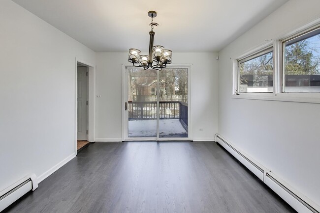 Building Photo - 1006 Devon Ave